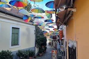 Színes esernyők image