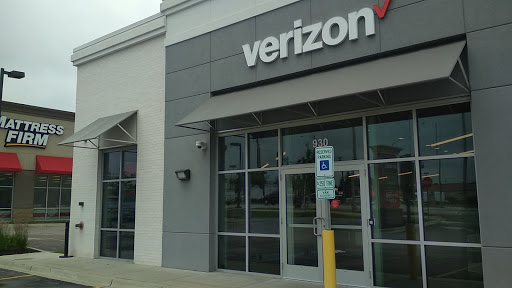 Cell Phone Store «Verizon», reviews and photos, 784 E Dundee Rd, Palatine, IL 60074, USA