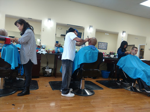 Barber Shop «Blue Chip Barber Shop», reviews and photos, 10782 Sudley Manor Dr, Manassas, VA 20109, USA