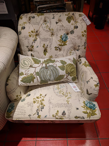 Shopping Mall «Newport Plaza», reviews and photos, 125 Eighteenth St, Jersey City, NJ 07310, USA