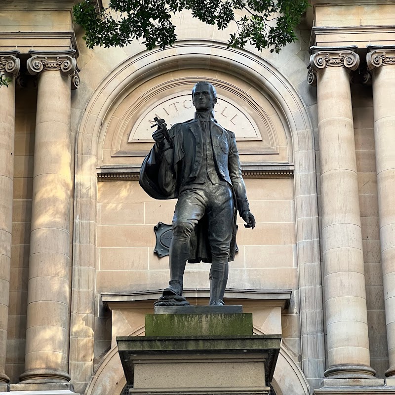 Matthew Flinders Statue