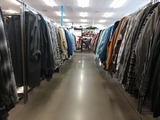 Thrift Store «Thunderbird & Dysart Goodwill Retail Store & Donation Center», reviews and photos, 13055 W Thunderbird Rd, El Mirage, AZ 85335, USA