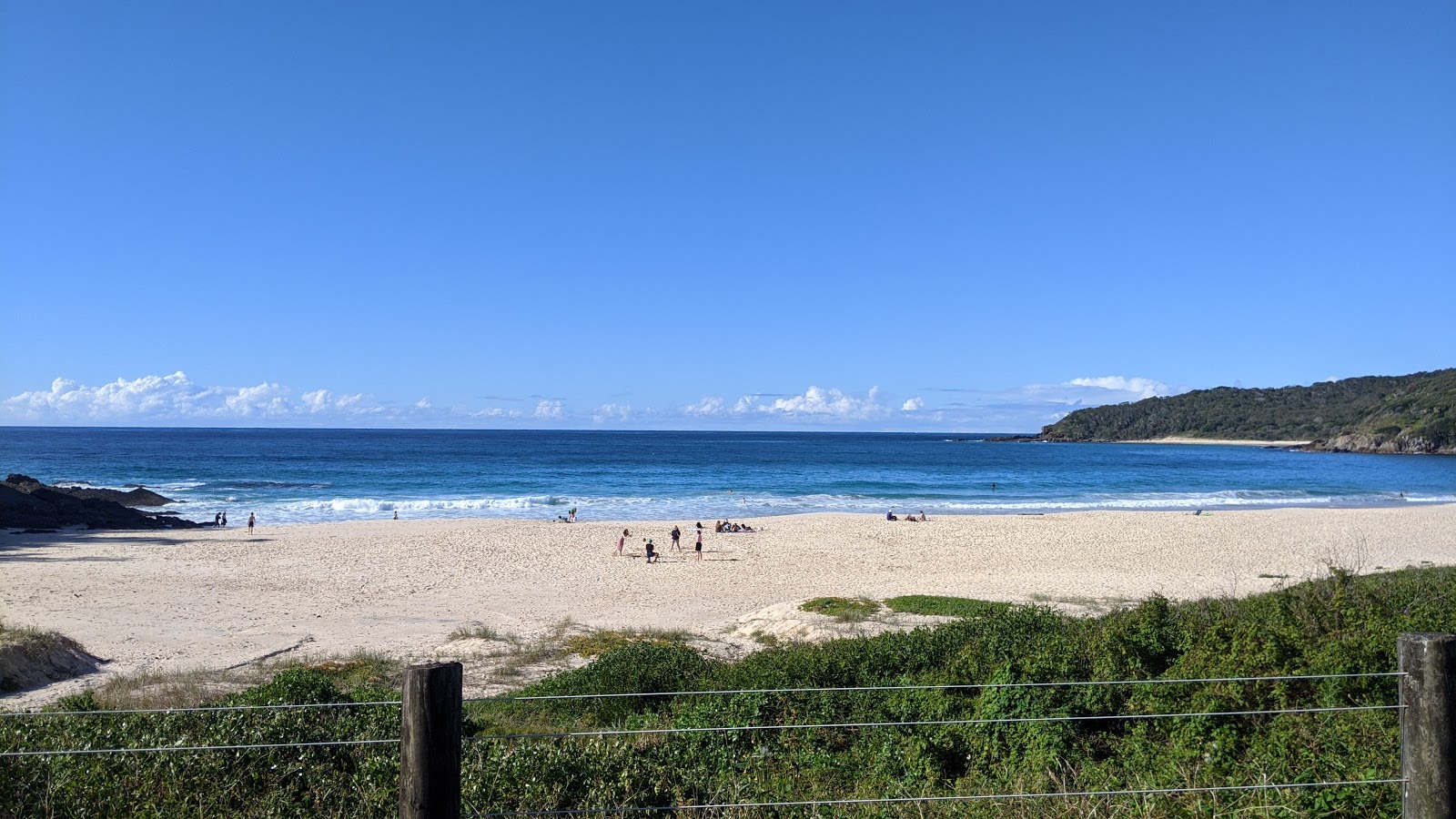 Foto van Elizabeth Beach ondersteund door kliffen