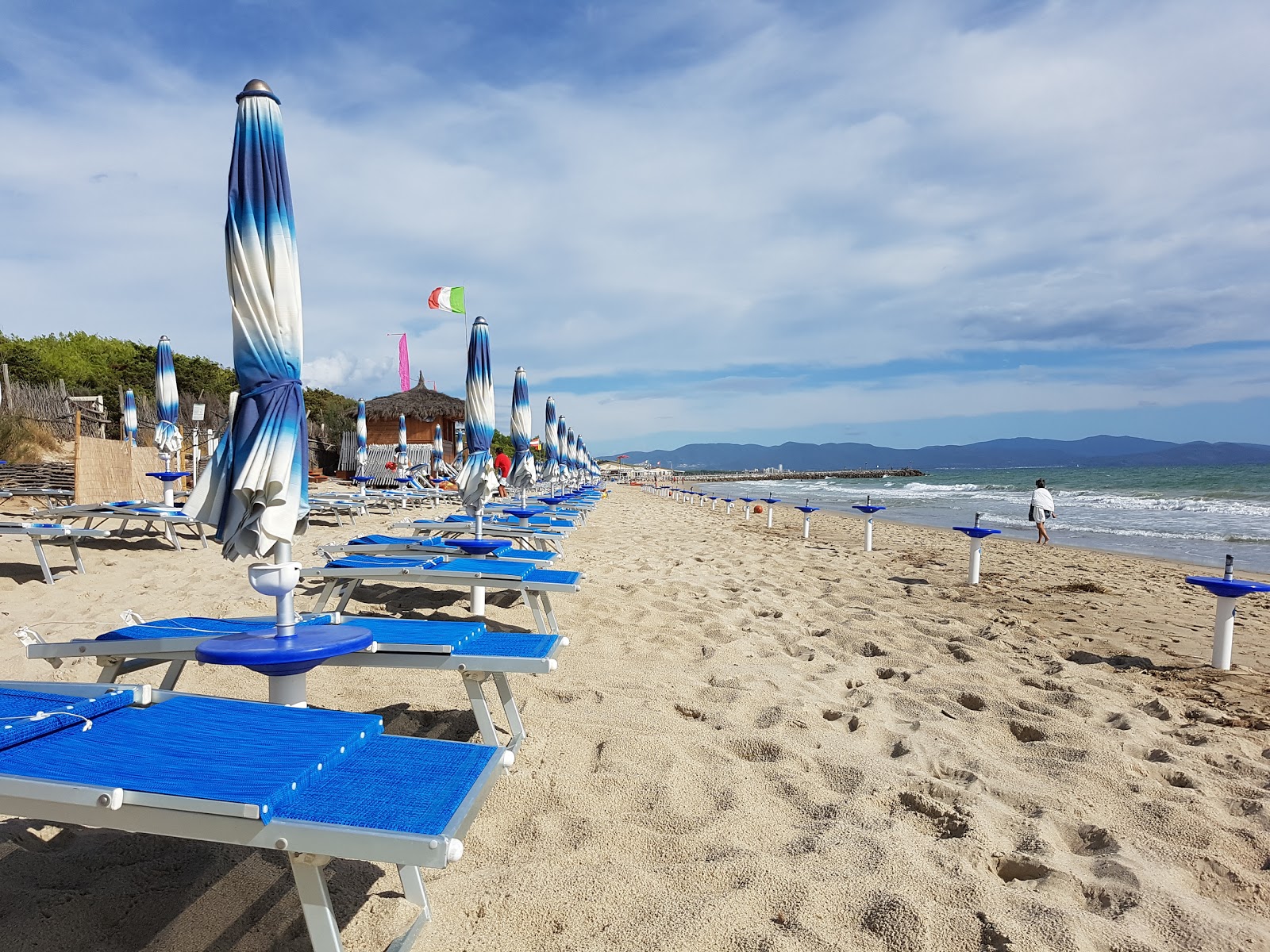 Foto di Spiaggia libera Carbonifera con una superficie del sabbia scura