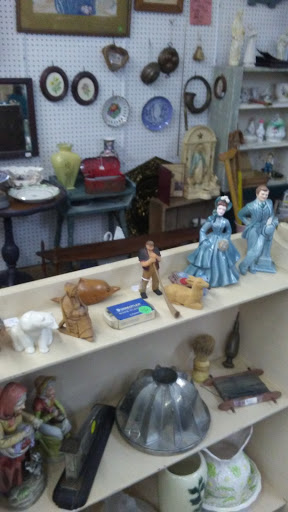 Thrift Store «Lucky Dog Thrift», reviews and photos, 158 E Main St, New Holland, PA 17557, USA