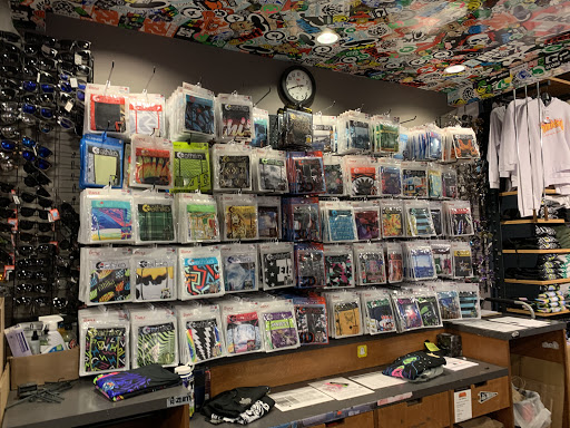 Zumiez, 300 Monticello Ave #193, Norfolk, VA 23510, USA, 