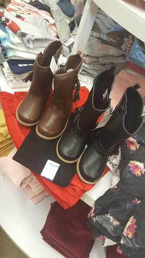 Shopping Mall «Riverpoint Center», reviews and photos, 1730 W Fullerton Ave, Chicago, IL 60614, USA