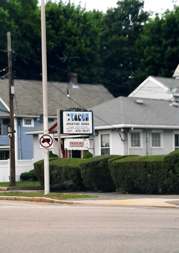 Sporting Goods Store «Beacon Sporting Goods», reviews and photos, 1240 Furnace Brook Pkwy, Quincy, MA 02169, USA