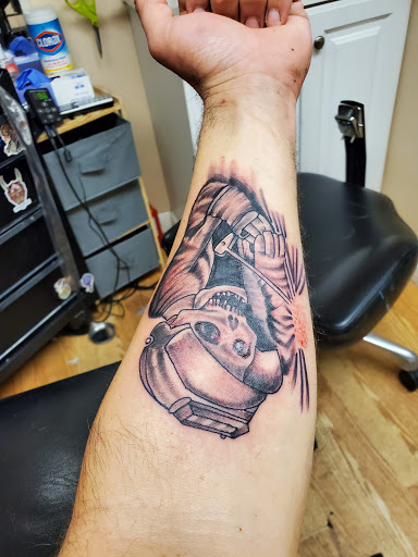 Great Island Tattoo Studio, 12 Enterprise Rd, Hyannis, MA 02601, USA, 