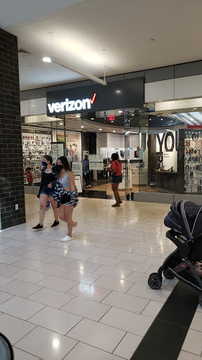 Cell Phone Store «Verizon», reviews and photos, 5065 Main St, Trumbull, CT 06611, USA