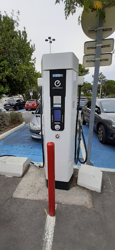 Borne de recharge de véhicules électriques Auchan Charging Station Pérols