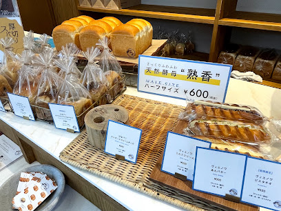 天然酵母の食パン専門店 つばめパン&Milk 杁ヶ池公園店