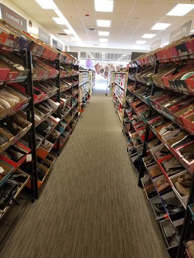 Shoe Store «Famous Footwear», reviews and photos, 20505 N Rand Rd, Kildeer, IL 60047, USA