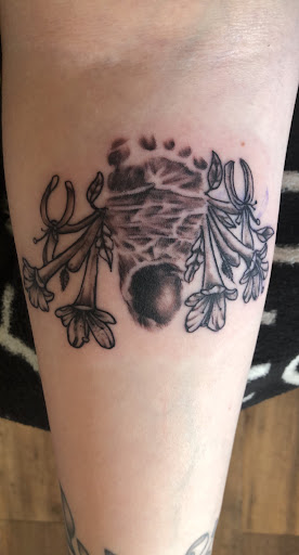 Tattoo Shop «Pearl City Tattoo», reviews and photos, 229 E 2nd St, Muscatine, IA 52761, USA