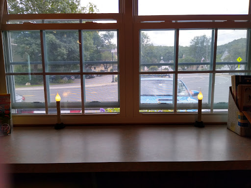 Grocery Store «Riverton General Store», reviews and photos, 2 Main St, Barkhamsted, CT 06063, USA