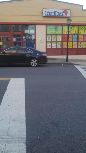 Grocery Store «Foodtown of Lake Avenue», reviews and photos, 129 Lake Ave, Yonkers, NY 10703, USA