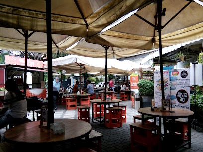 Aiola Eatery - Jl. Slamet No.16, Ketabang, Kec. Genteng, Surabaya, Jawa Timur 60272, Indonesia