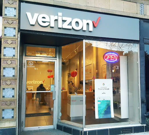 Verizon Wireless Loyola, 6560 N Sheridan Rd, Chicago, IL 60626, USA, 