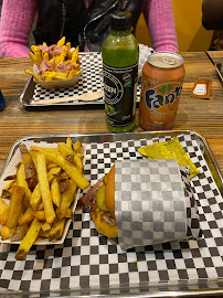 Plats et boissons du Restaurant de hamburgers SMASH BURGER PARIS - n°19