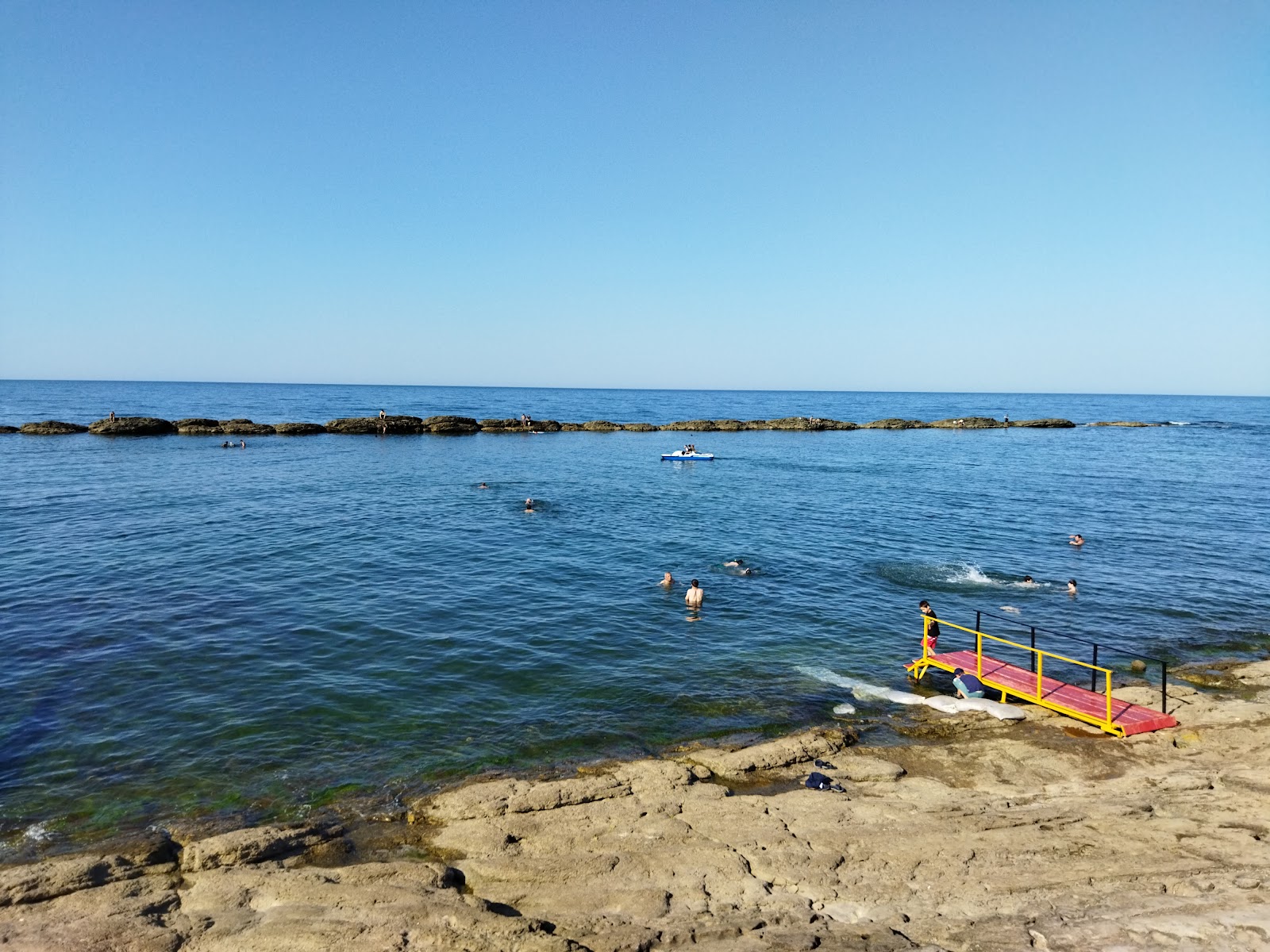 Photo de Izberbash Beach avec un rivage spacieux
