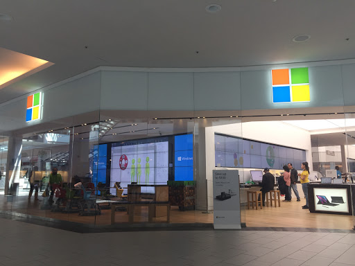 Computer Store «Microsoft Store - Roosevelt Field», reviews and photos, 630 Old Country Rd, Garden City, NY 11530, USA