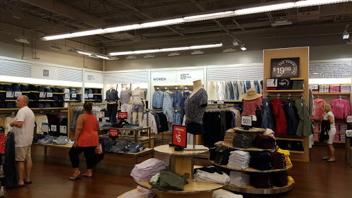 Clothing Store «Gap Outlet», reviews and photos, 100 Premium Outlets Blvd #100, Hagerstown, MD 21740, USA