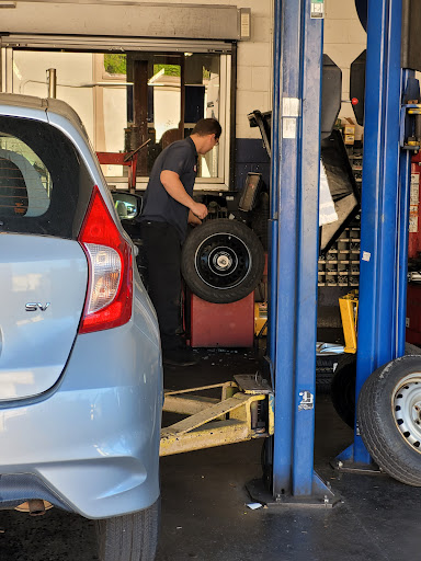 Auto Parts Store «Pep Boys Auto Parts & Service», reviews and photos, 3933 W Hillsborough Ave, Tampa, FL 33614, USA