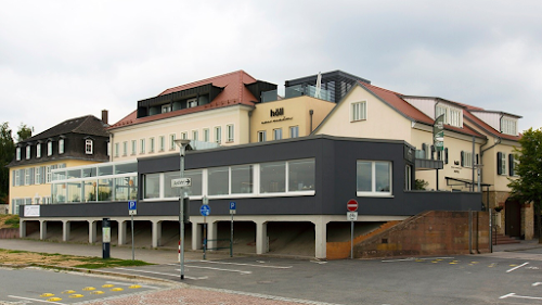 Höll am Main à Rüsselsheim