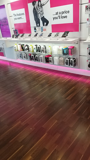 Cell Phone Store «T-Mobile», reviews and photos, 2501 W Airport Fwy #100, Irving, TX 75062, USA