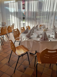 Atmosphère du Restaurant Maison des Pays de l'Ain à Saint-Étienne-du-Bois - n°4
