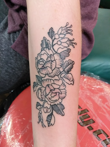 Tattoo Shop «Art In Motion Inc Tattooing», reviews and photos, 415 S Broadway St, Medina, OH 44256, USA