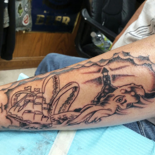 Tattoo Shop «Lucky Squirrel Tattoo», reviews and photos, 3341 Commercial St SE, Salem, OR 97302, USA