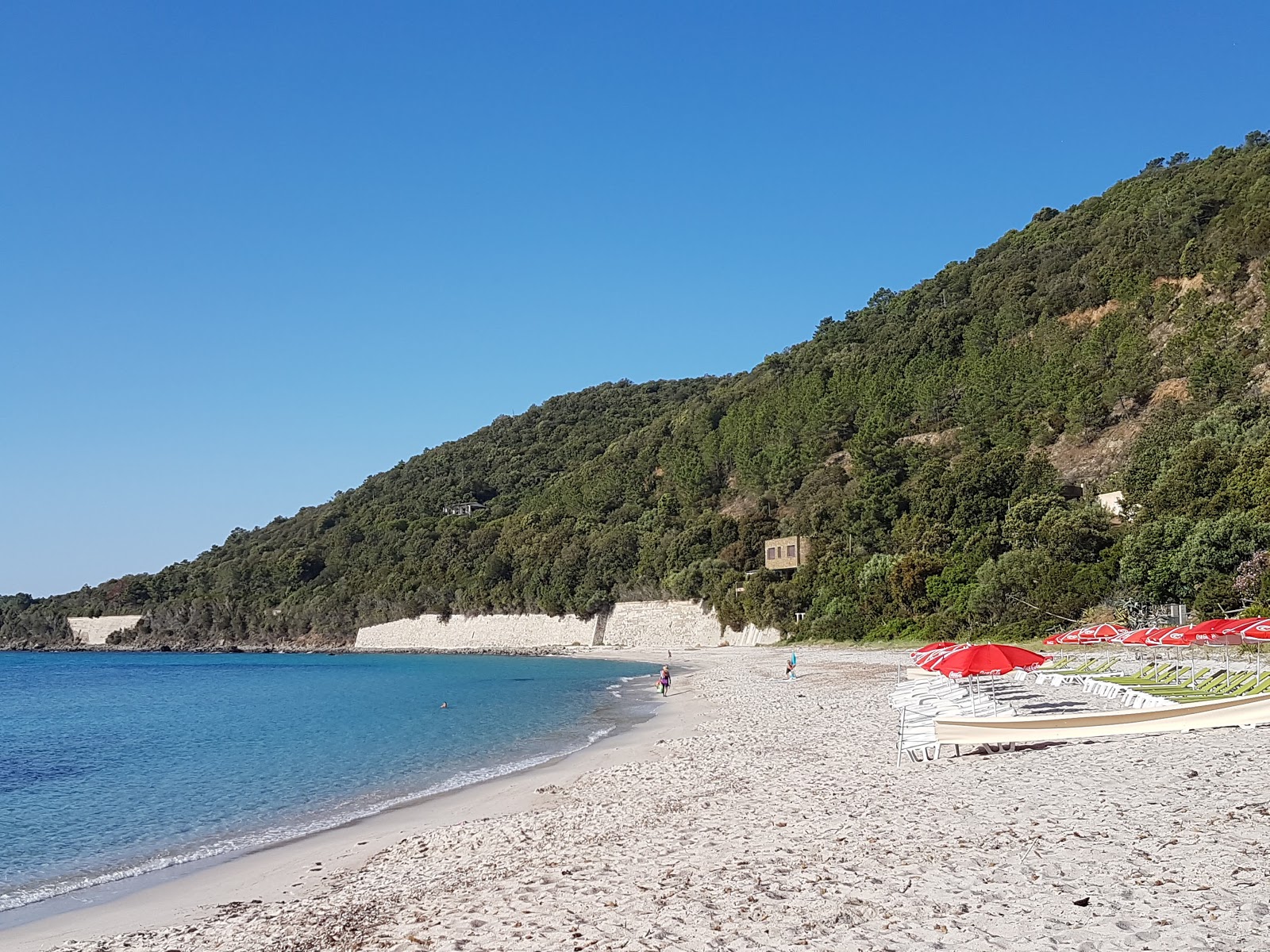 Photo de Plage de Canella avec plusieurs moyennes baies