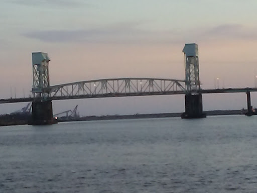 Eclectic Restaurant «Riverboat Landing», reviews and photos, 2 Market St, Wilmington, NC 28401, USA