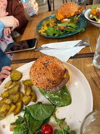 Hamburger végétarien du Restaurant servant le petit-déjeuner Bloom café à Colombes - n°4