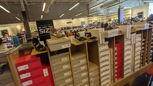 Shoe Store «DSW Designer Shoe Warehouse», reviews and photos, 11500 Burleigh St., Wauwatosa, WI 53222, USA