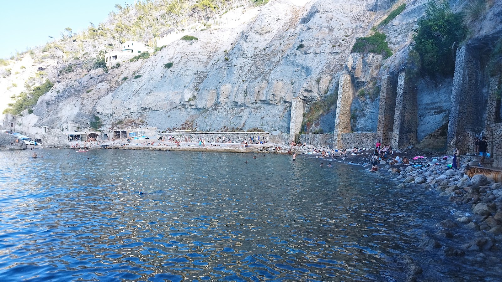 Foto de Cala Banyalbufar y el asentamiento