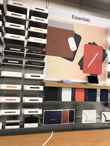 Computer Store «Apple Bayshore», reviews and photos, 5715 N Centerpark Way, Glendale, WI 53217, USA