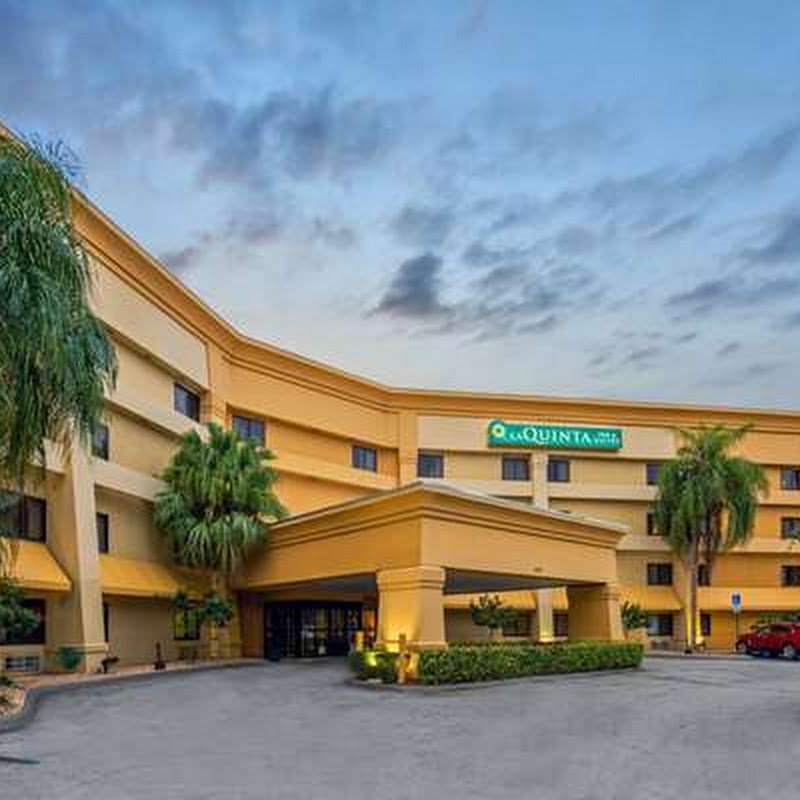 La Quinta Inn & Suites by Wyndham Miami Airport East