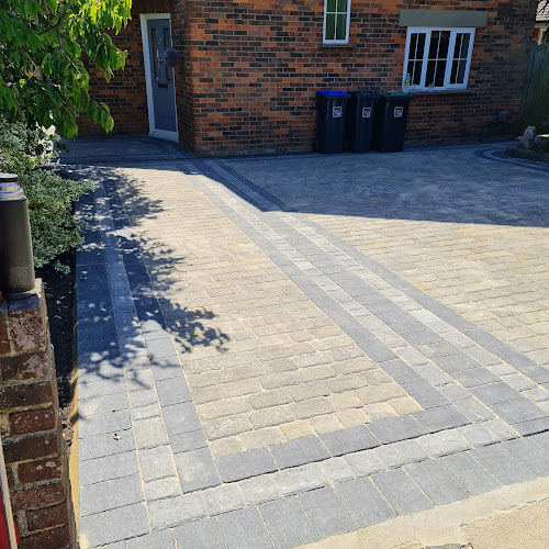 Langham landscapes and paving - Construction company