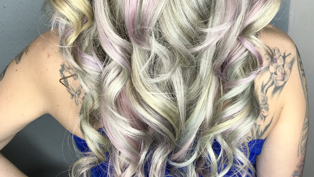 The Scarlett Olive Styling Lounge 34787