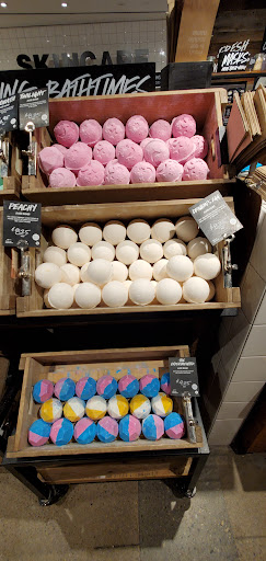 Cosmetics Store «Lush», reviews and photos, 112 E Broadway, Bloomington, MN 55425, USA