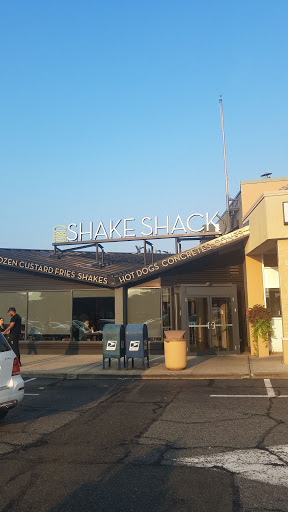 Shopping Mall «Lake Success Shopping Center», reviews and photos, 1526 Union Tpke, New Hyde Park, NY 11040, USA