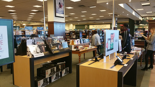 Book Store «Barnes & Noble», reviews and photos, 1212 Greenbrier Pkwy, Chesapeake, VA 23320, USA