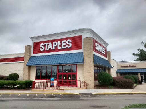 Office Supply Store «Staples», reviews and photos, 921 E Broad St, Fuquay Varina, NC 27526, USA