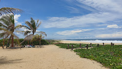 Photo de Playa Delfin avec rivage droit, long