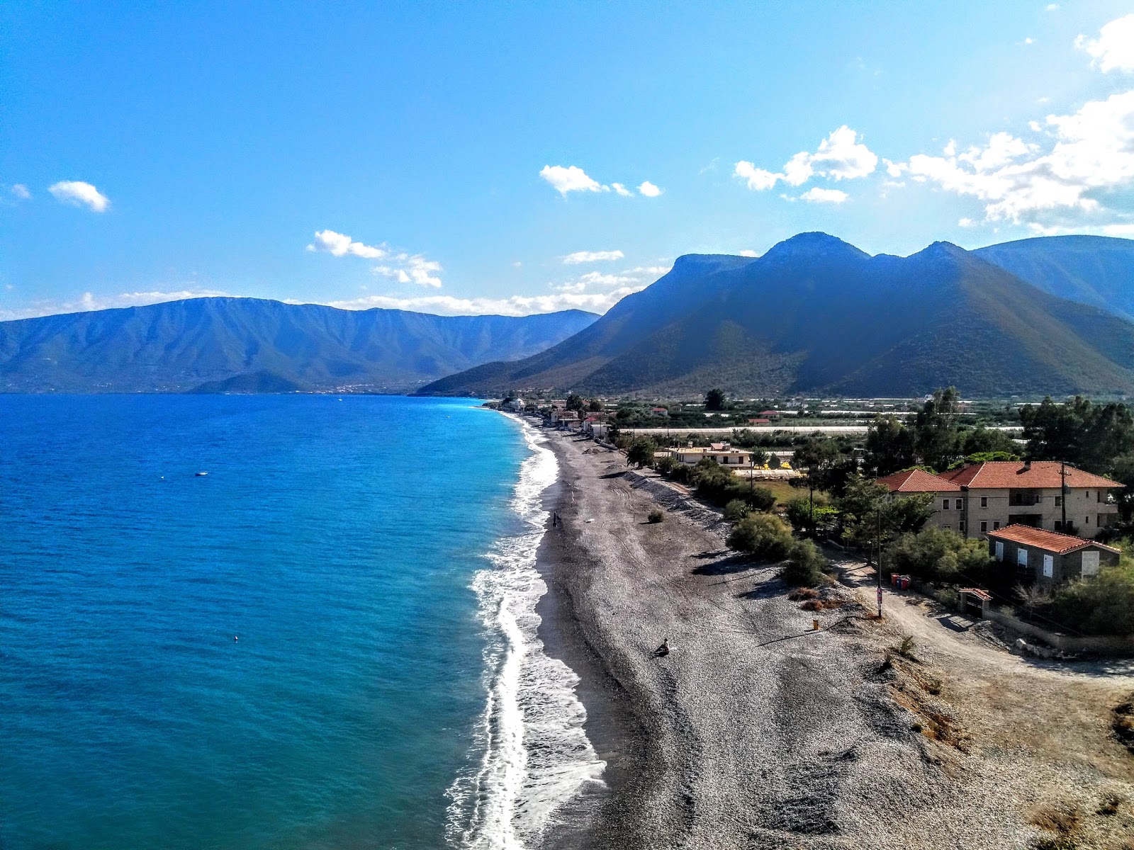 Paralia Plakas'in fotoğrafı - rahatlamayı sevenler arasında popüler bir yer