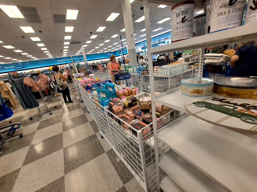 Clothing Store «Ross Dress for Less», reviews and photos, 99 Eglin Pkwy NE, Fort Walton Beach, FL 32548, USA