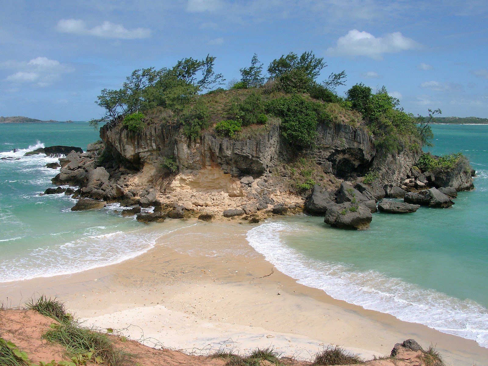 Foto de Lonely Beach con arena beige superficie