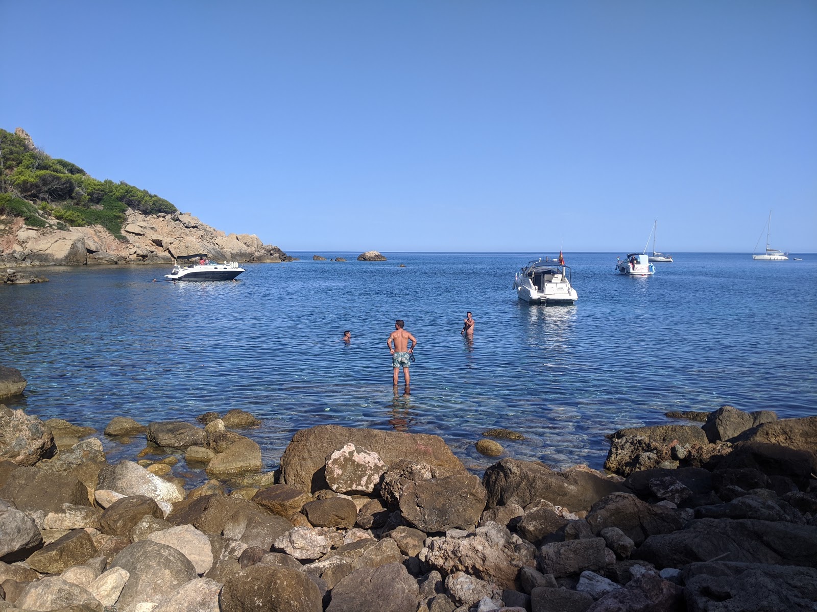 Photo of Cala en Basset with blue pure water surface